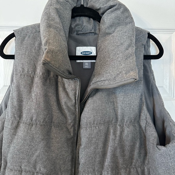 XXL Gray Puffer Vest - Picture 3 of 5